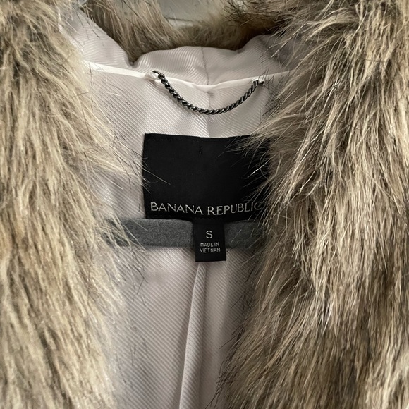 Banana Republic Faux Fur Vest - Picture 3 of 9